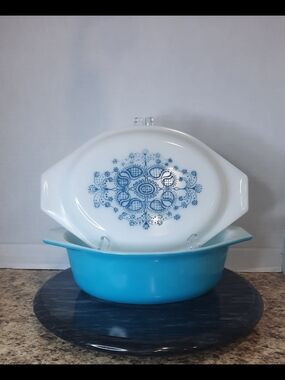 Pyrex Promotional Blue Doily 043 Casserole Dish